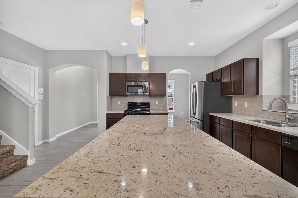 6915 Rosemont Court - Photo 14