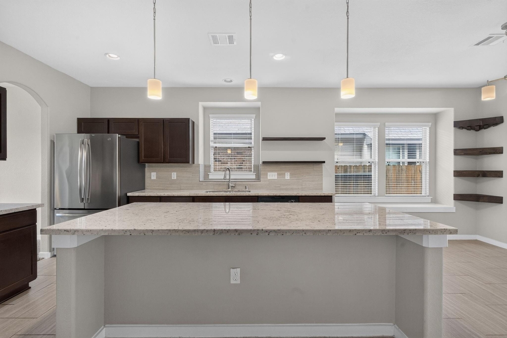 6915 Rosemont Court - Photo 5