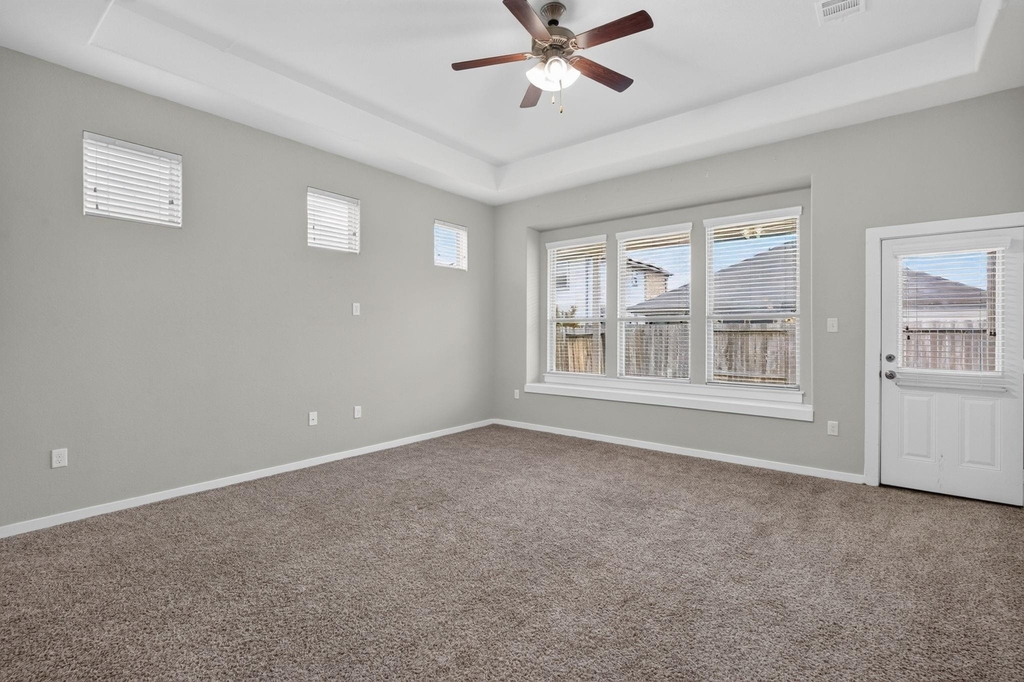 6915 Rosemont Court - Photo 17