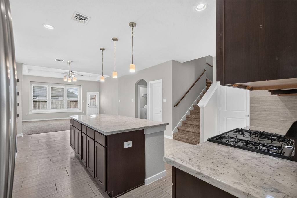 6915 Rosemont Court - Photo 9