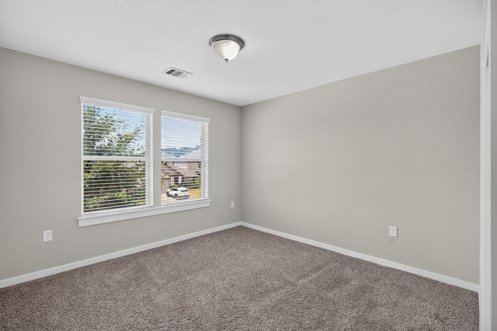 6915 Rosemont Court - Photo 35