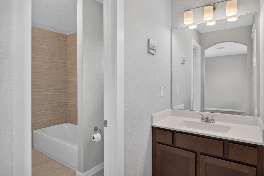 6915 Rosemont Court - Photo 39