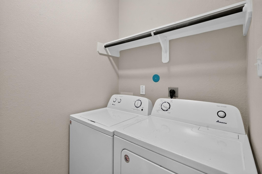 6915 Rosemont Court - Photo 32
