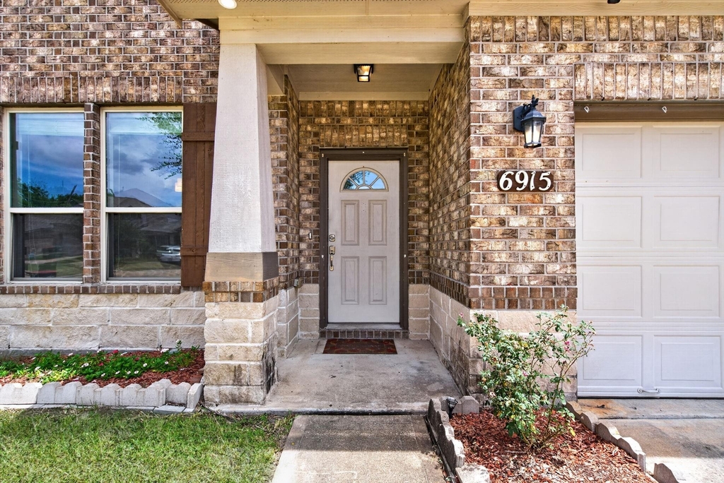 6915 Rosemont Court - Photo 3