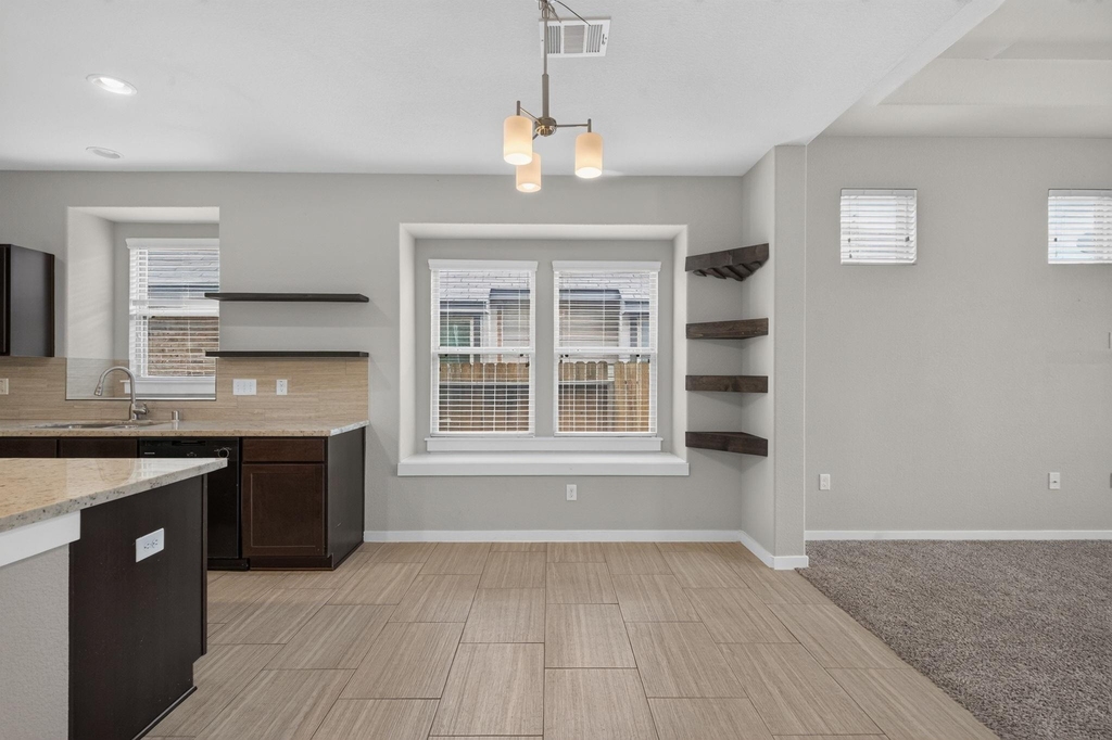 6915 Rosemont Court - Photo 15