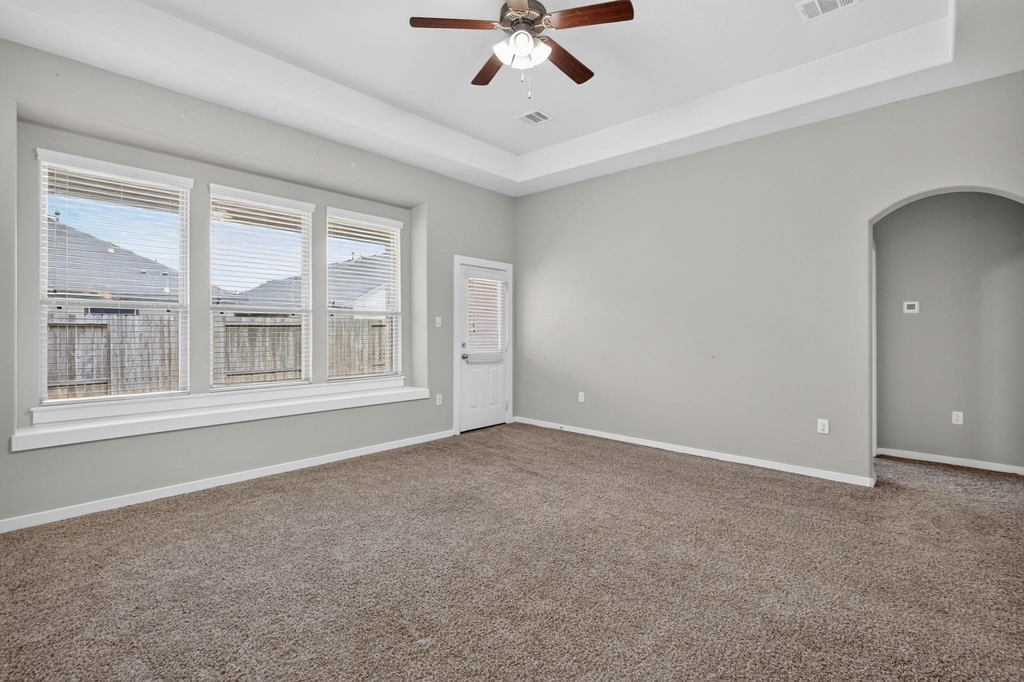 6915 Rosemont Court - Photo 18