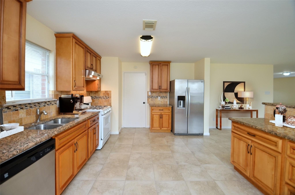 3907 Pebble Garden Lane - Photo 4