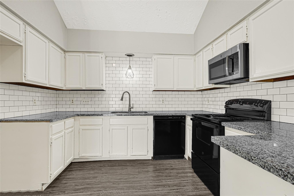 8111 Furlong Lane - Photo 6