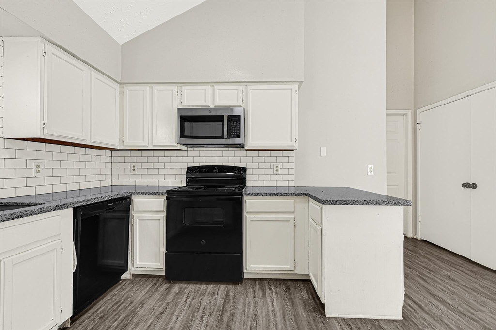 8111 Furlong Lane - Photo 7