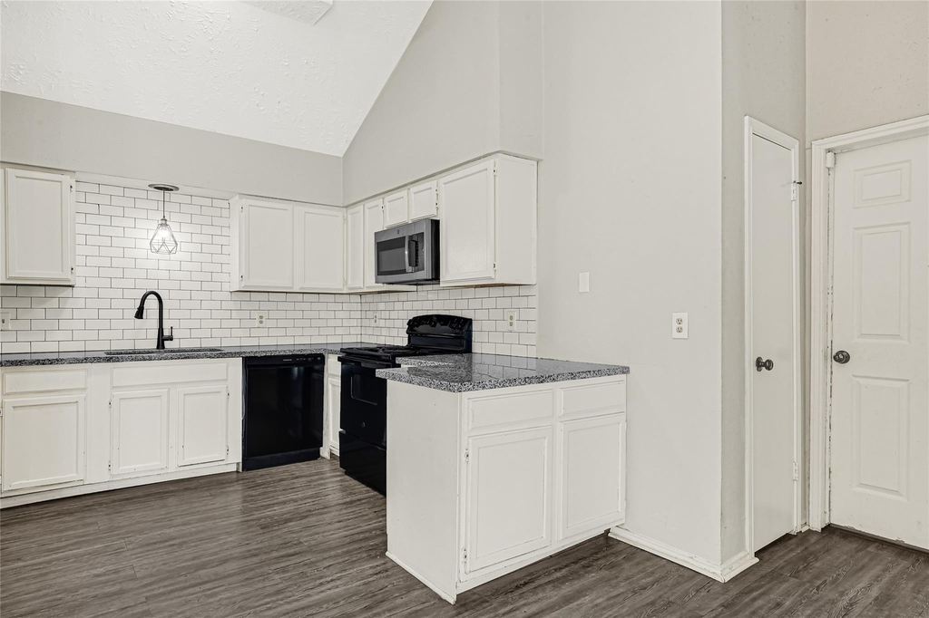 8111 Furlong Lane - Photo 5