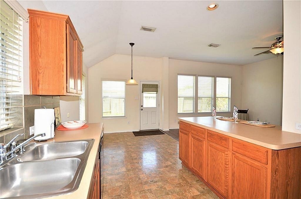 2608 Courtyard Lane - Photo 3