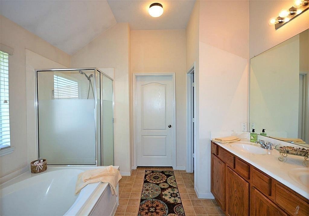 2608 Courtyard Lane - Photo 8