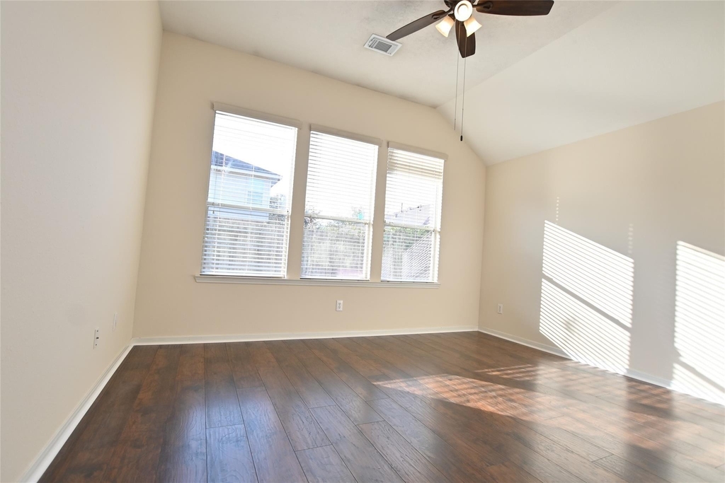 2608 Courtyard Lane - Photo 7