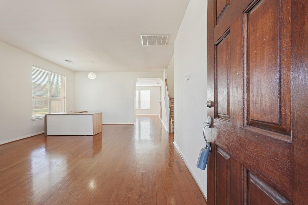 29650 Legends Green Drive - Photo 2