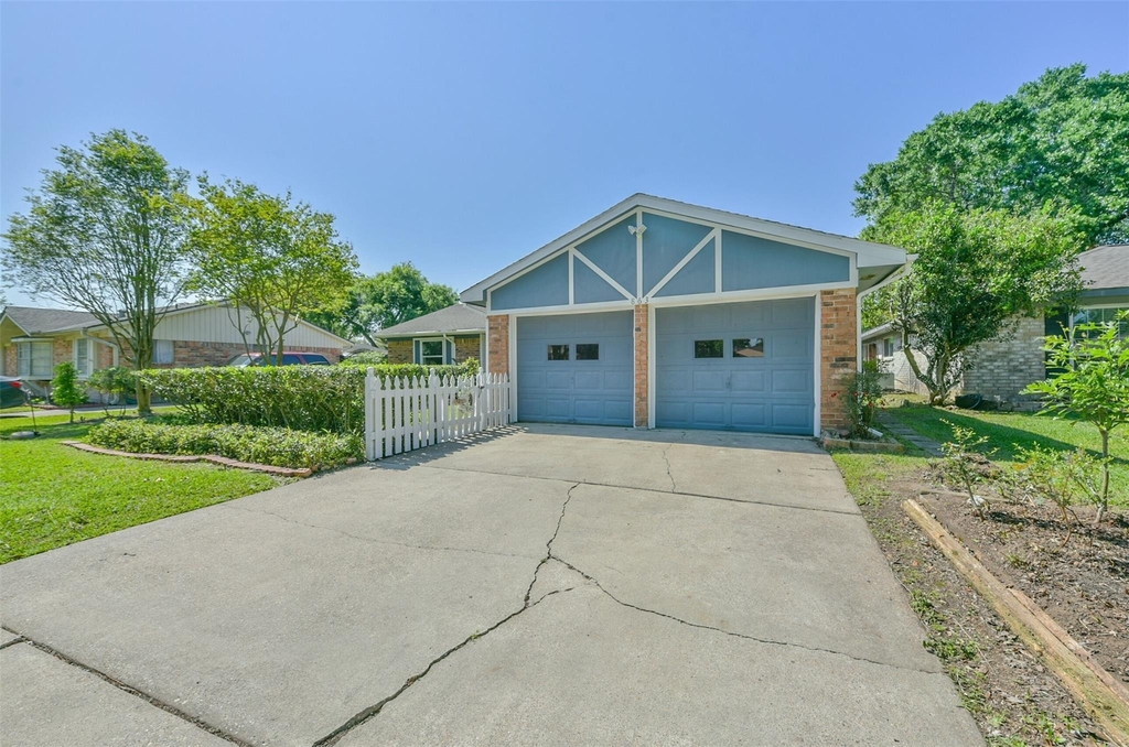 863 Seamaster Drive - Photo 1
