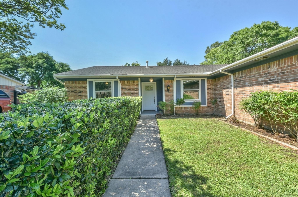 863 Seamaster Drive - Photo 3
