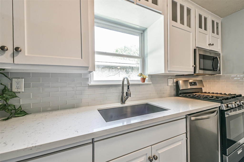 863 Seamaster Drive - Photo 13