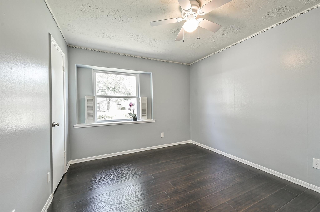 863 Seamaster Drive - Photo 30