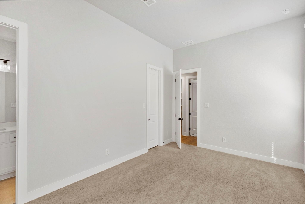 415 N Hillary Step Place - Photo 29