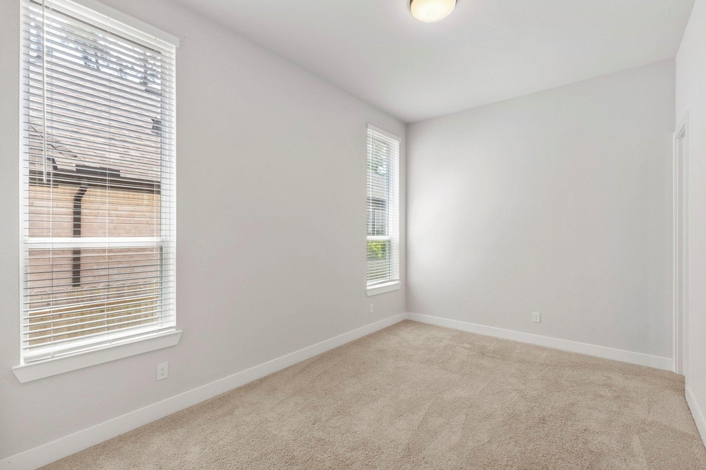 415 N Hillary Step Place - Photo 28