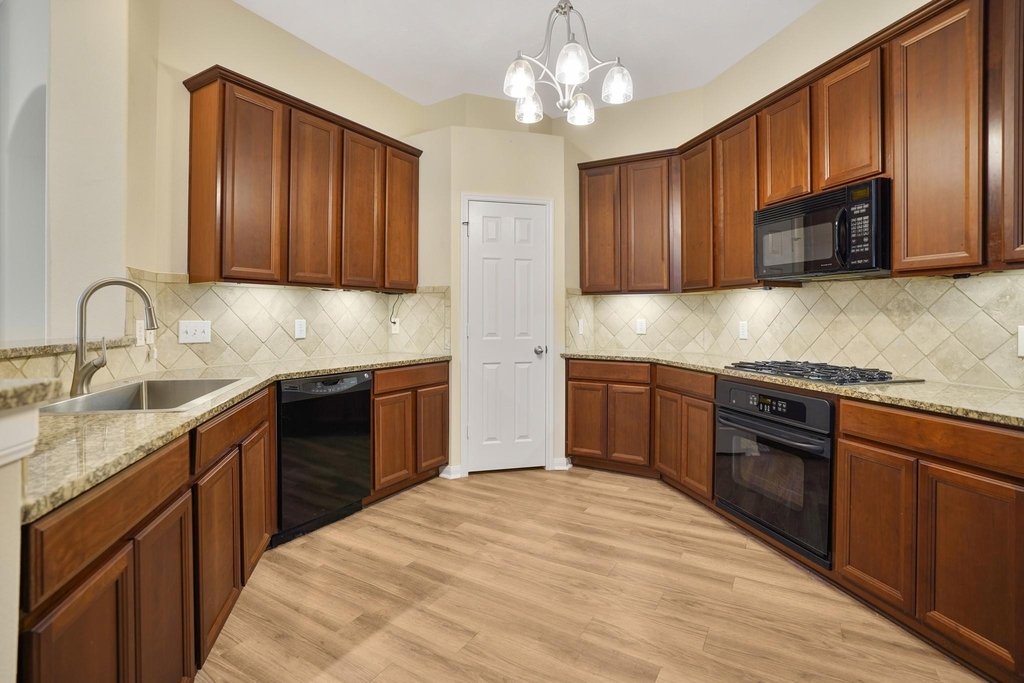 21558 Duke Alexander Drive - Photo 15