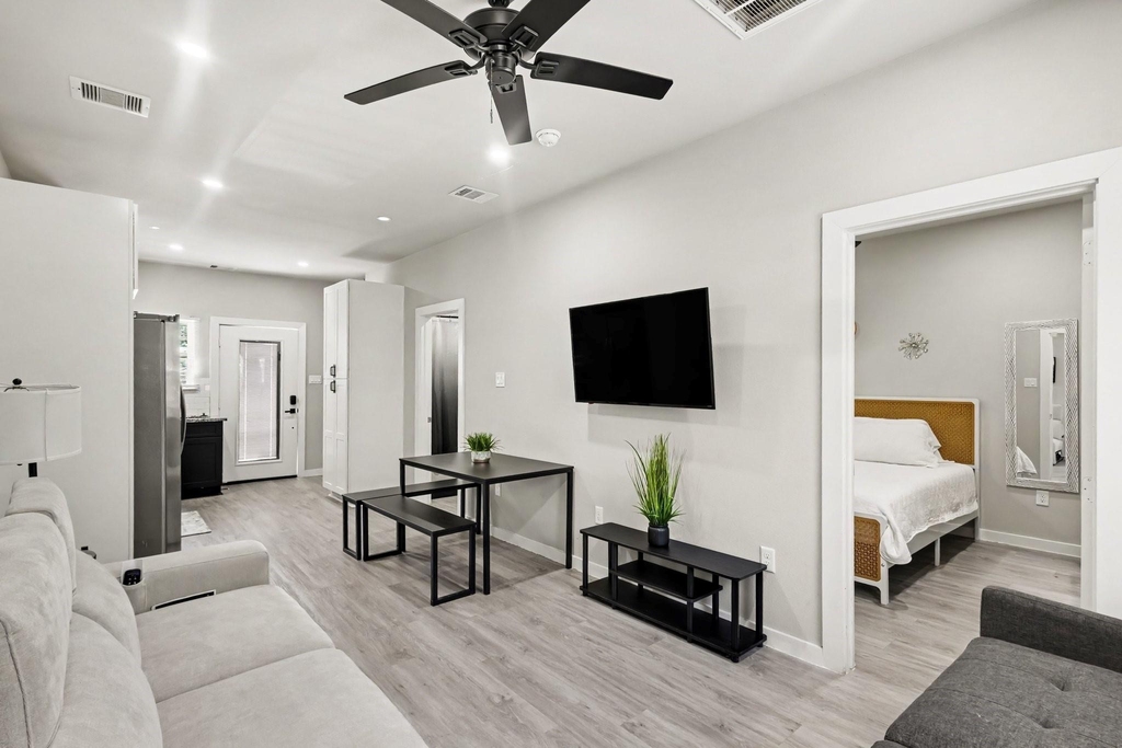 8159 Tate St - Photo 4