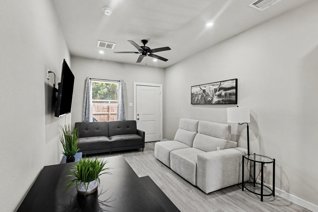 8159 Tate St - Photo 3