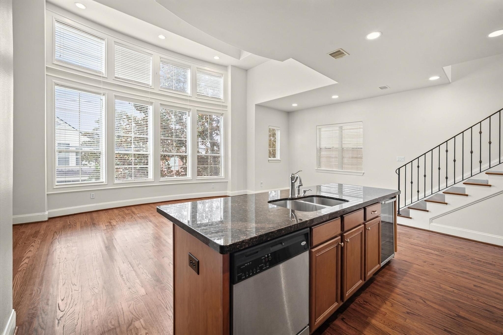 2923 Pease Street - Photo 6