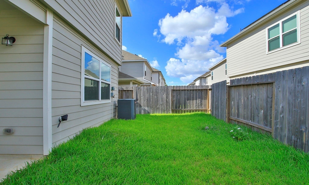 3902 Deledda Drive - Photo 36