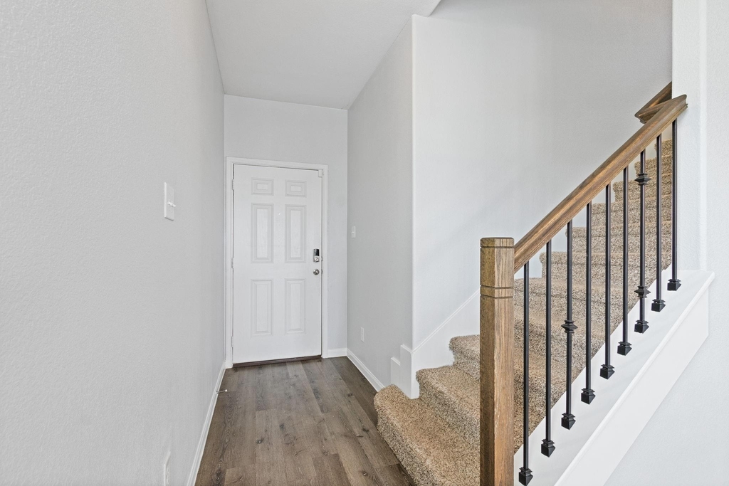 3902 Deledda Drive - Photo 7