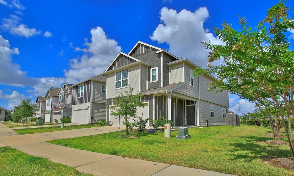 3902 Deledda Drive - Photo 2