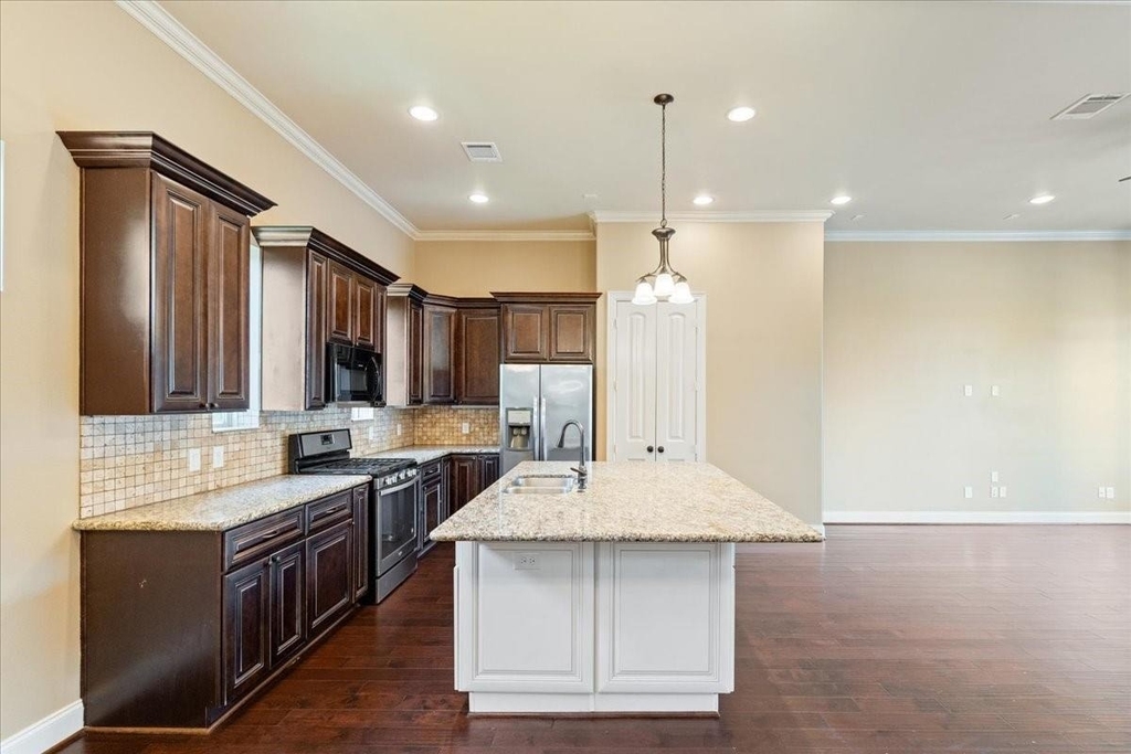 1518 Amundsen Street - Photo 12