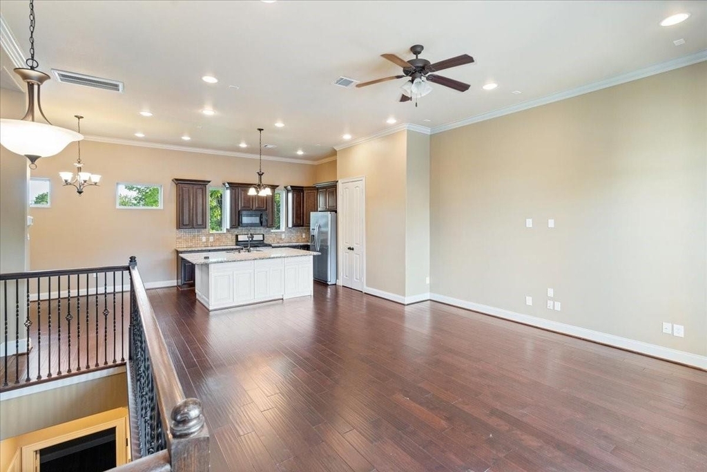 1518 Amundsen Street - Photo 8