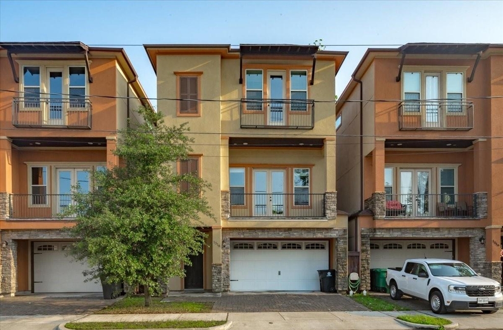 1518 Amundsen Street - Photo 1