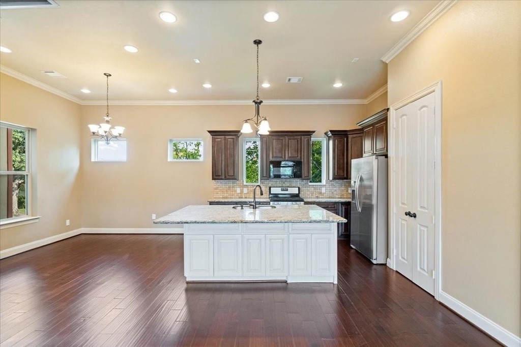 1518 Amundsen Street - Photo 13