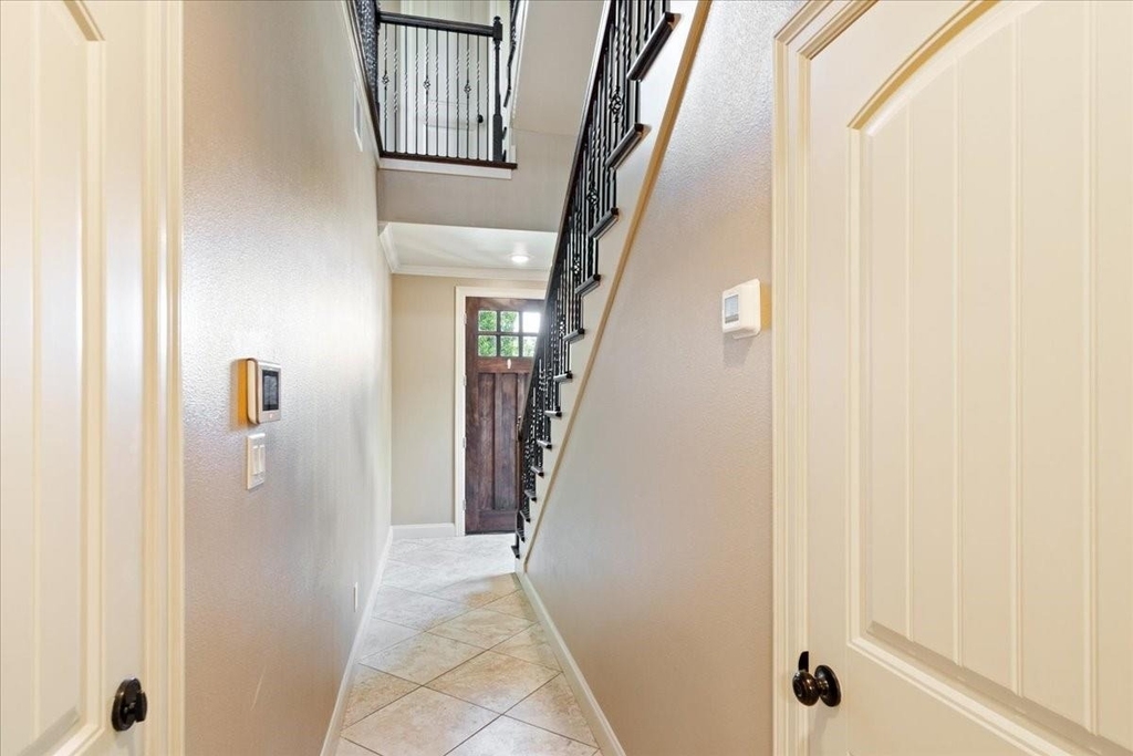 1518 Amundsen Street - Photo 3