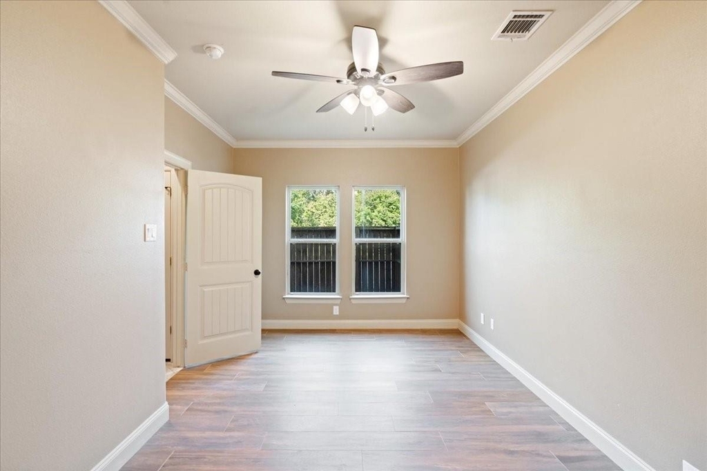 1518 Amundsen Street - Photo 4