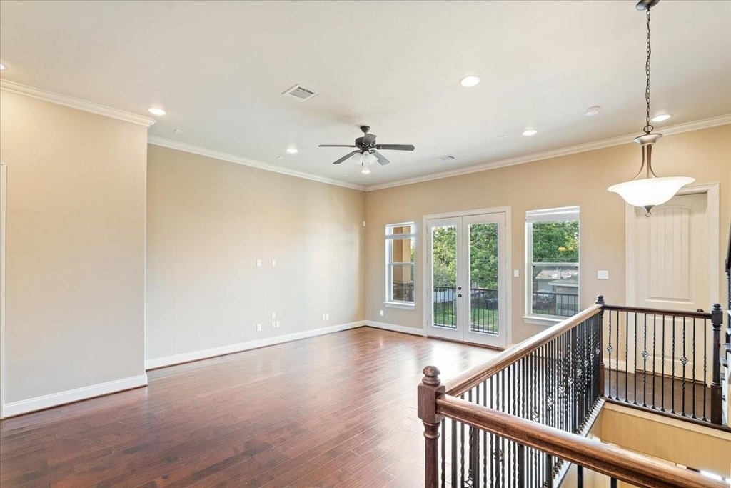 1518 Amundsen Street - Photo 11