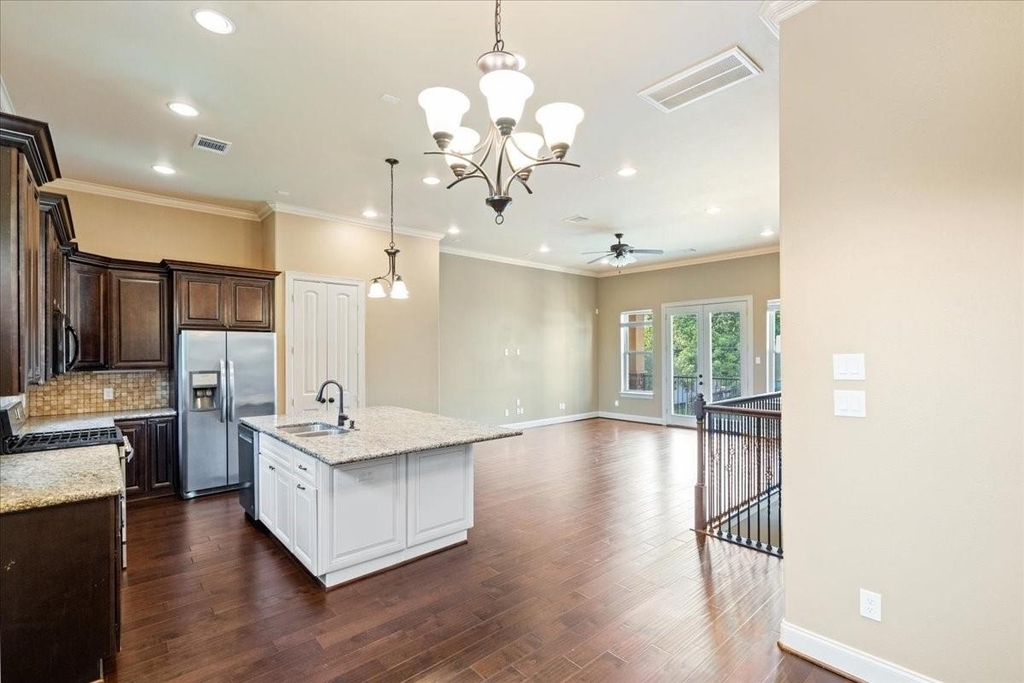 1518 Amundsen Street - Photo 18