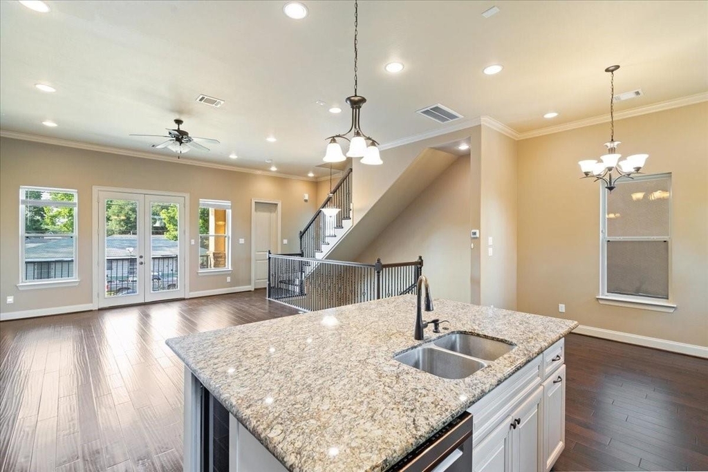 1518 Amundsen Street - Photo 15