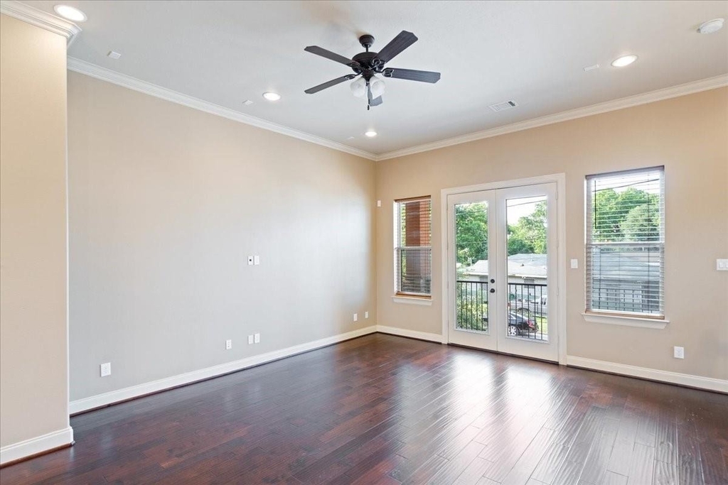 1518 Amundsen Street - Photo 6