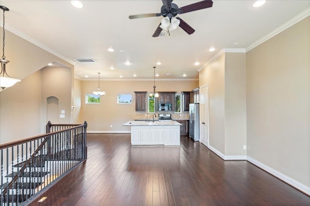 1518 Amundsen Street - Photo 9