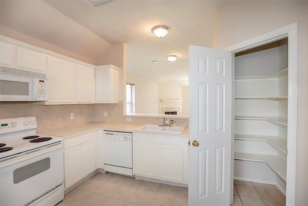 5008 Blanco Drive - Photo 9