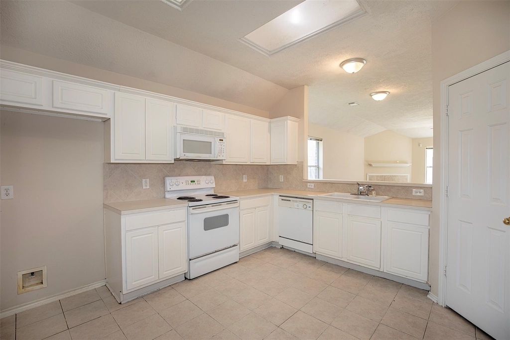 5008 Blanco Drive - Photo 7