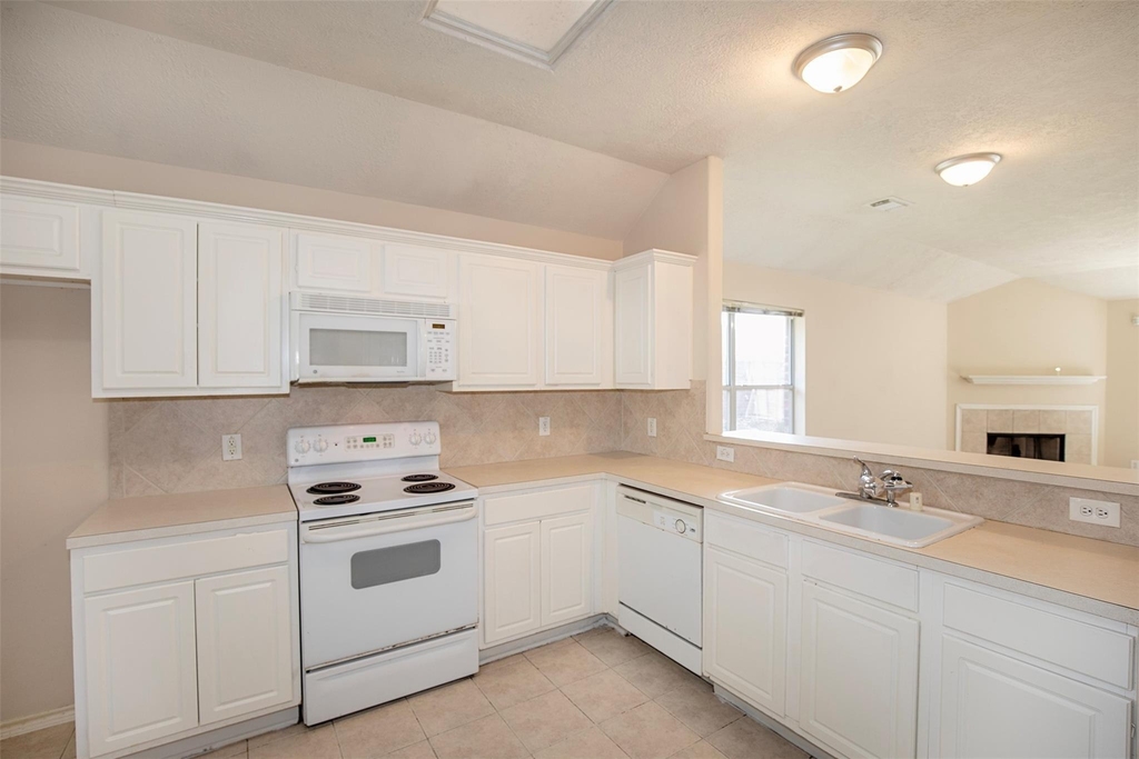 5008 Blanco Drive - Photo 8