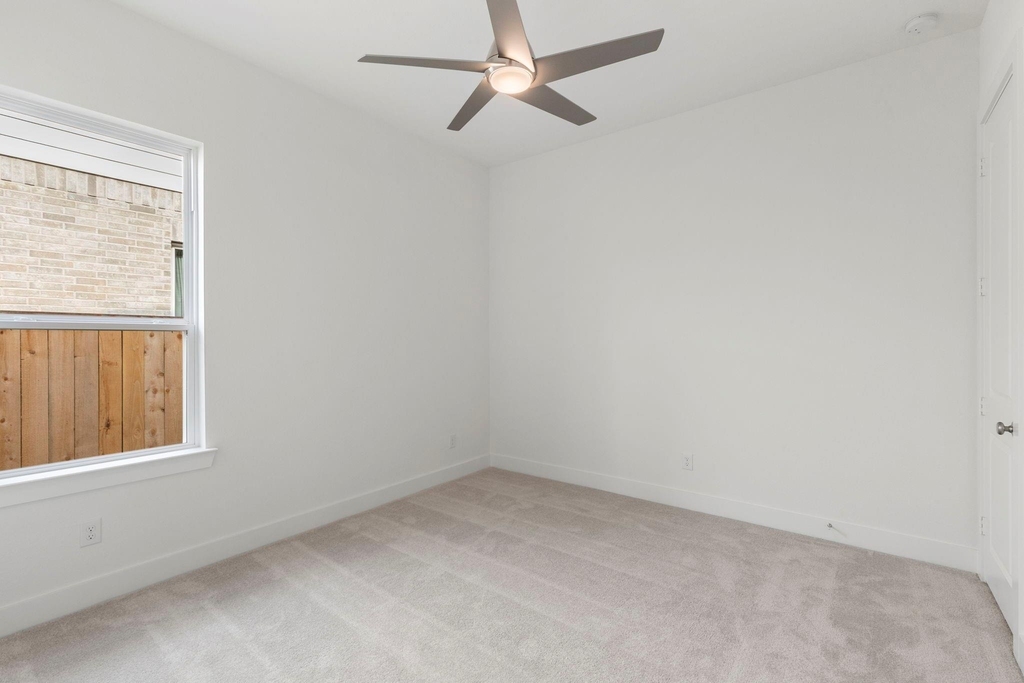 8011 Fenway Heights Drive - Photo 7