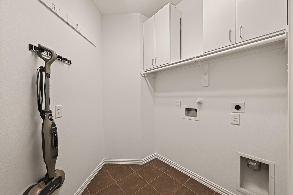 6123 Carver Pines Drive - Photo 9