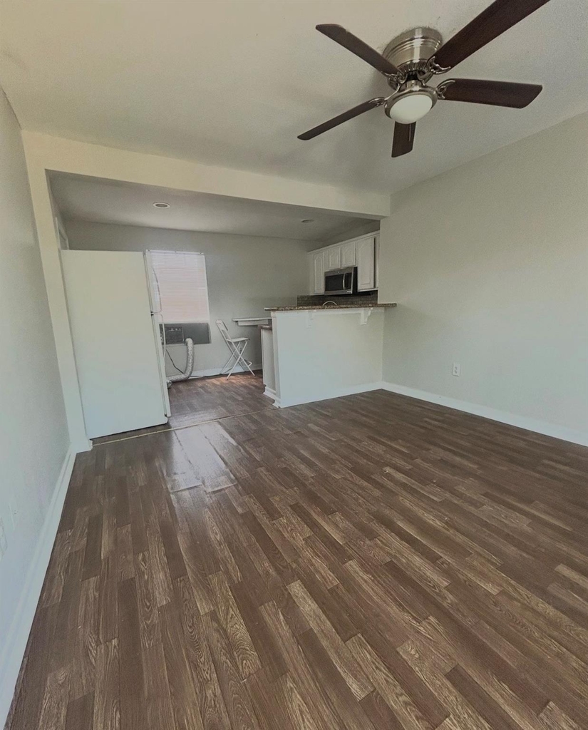 727 W 6th Unit 1 Street - Photo 2