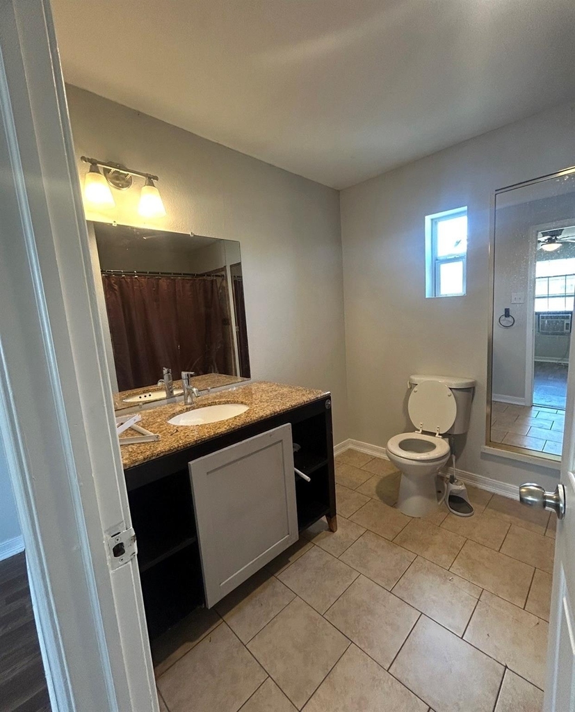 727 W 6th Unit 1 Street - Photo 9