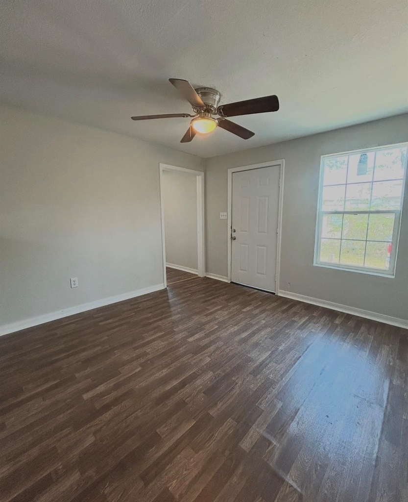 727 W 6th Unit 1 Street - Photo 3
